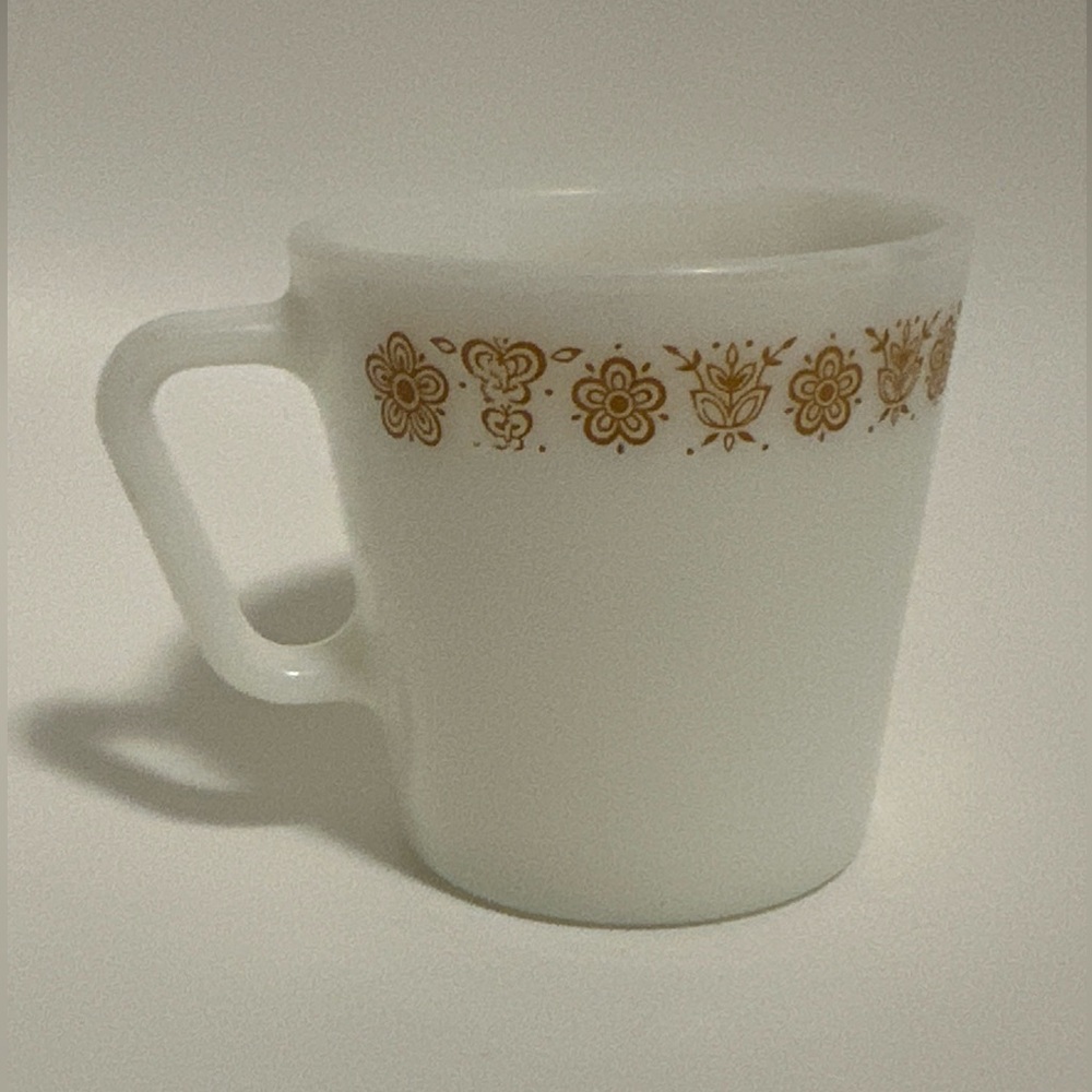 VINTAGE Pyrex White Mug Golden Butterfly
Coffee Cup
